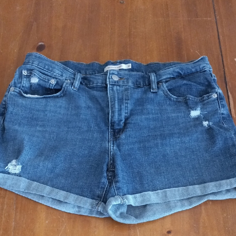 Women's Levi's Cuffed Denim Shorts Size 32 (14)